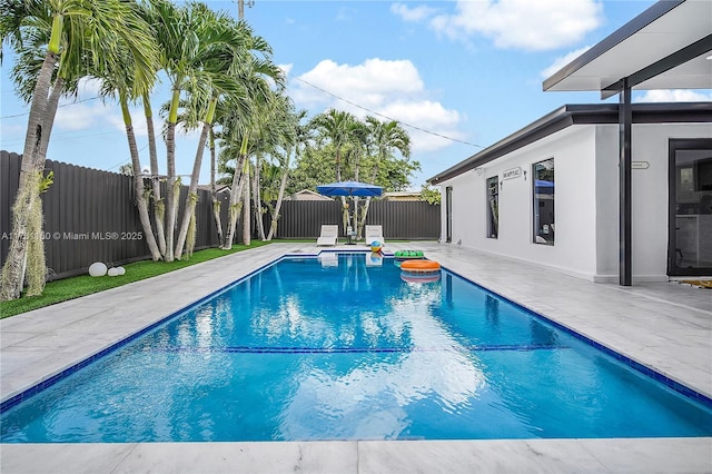 view of swimming pool featuring a patio