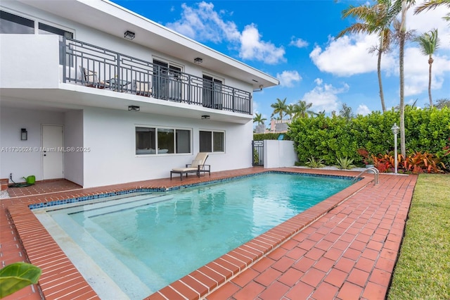 view of swimming pool featuring a patio