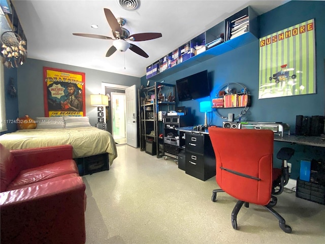 bedroom with ceiling fan