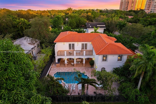 view of aerial view at dusk