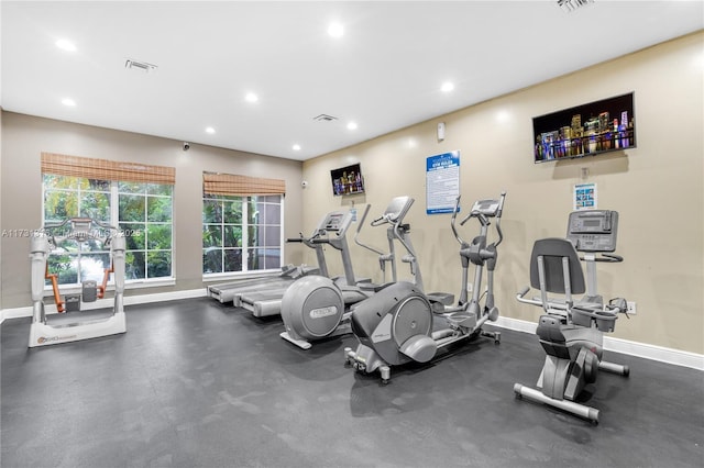 workout area with baseboards, visible vents, and recessed lighting