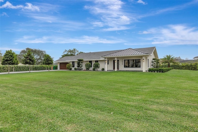 view of front facade featuring a garage and a front yard