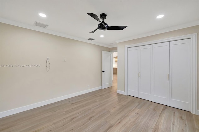 unfurnished bedroom with ornamental molding, light wood-type flooring, ceiling fan, and a closet