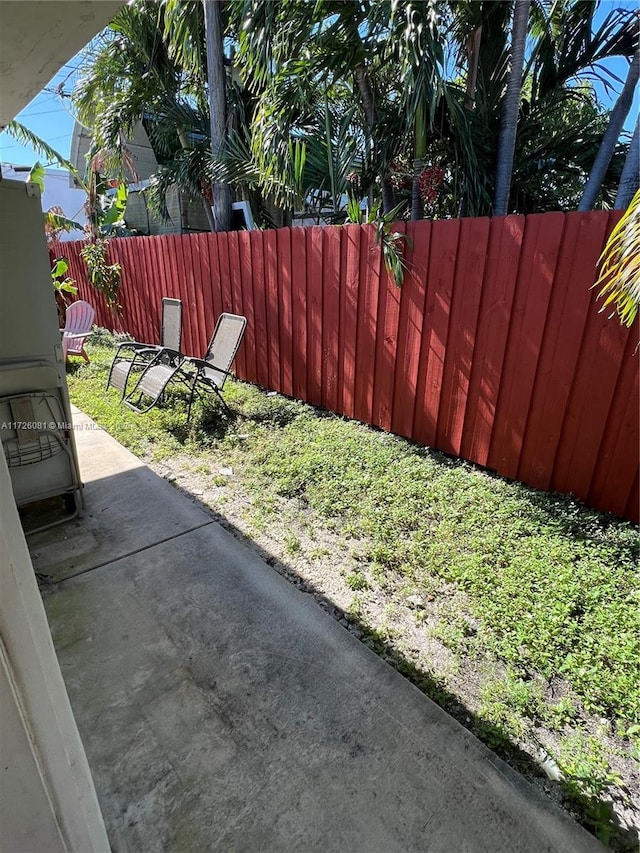 view of yard with a patio