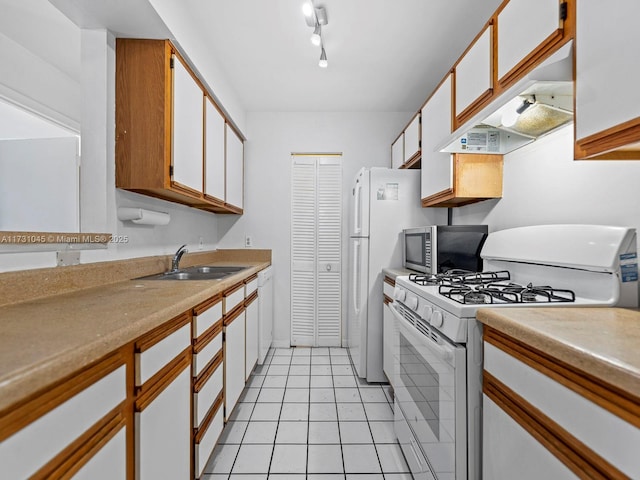 15315 SW 106th Ter Unit 423, Miami, FL 33196 - kitchen featuring white range with gas stovetop, a sink, stainless steel microwave, and light countertops