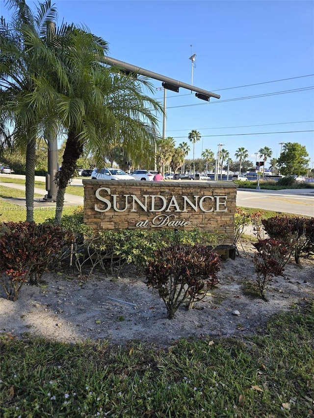 view of community / neighborhood sign