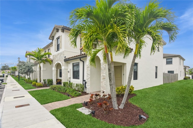 view of front of house featuring a front yard