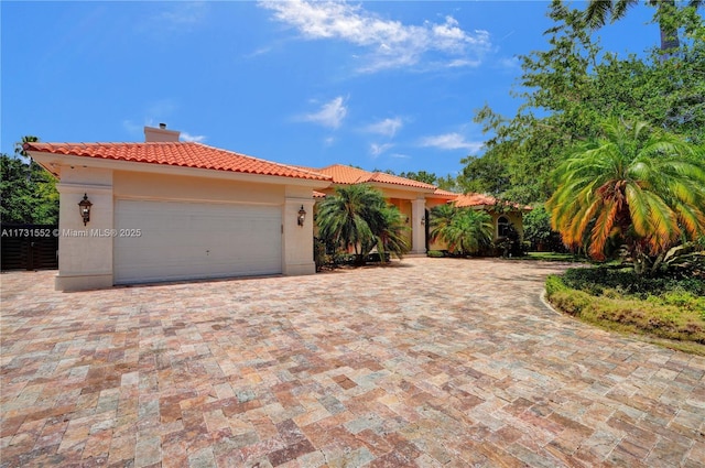 view of front facade featuring a garage