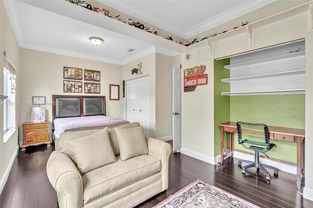 bedroom with crown molding, dark hardwood / wood-style flooring, and a closet