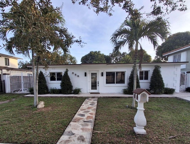 view of front of house with a front lawn