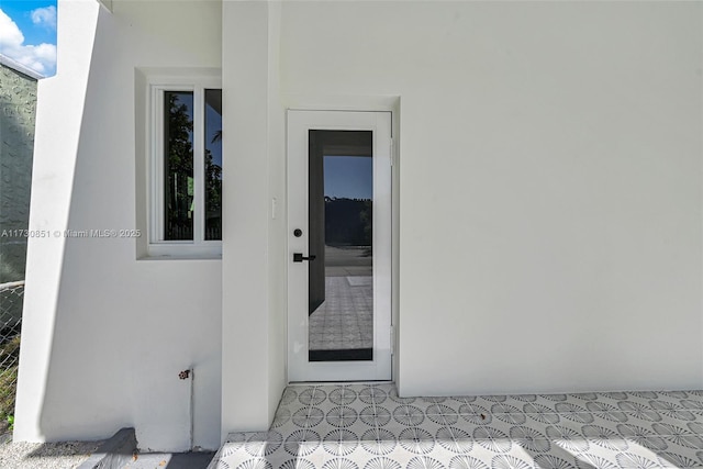 entrance to property with stucco siding