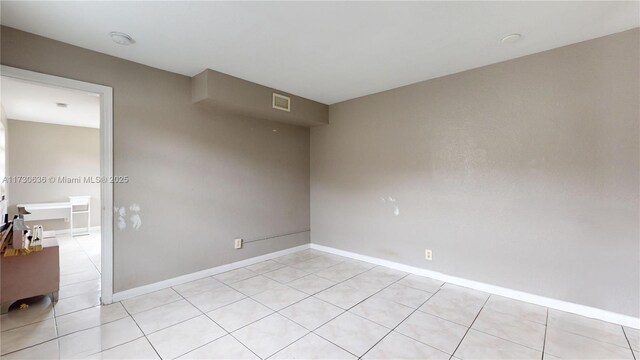 empty room featuring light tile patterned floors