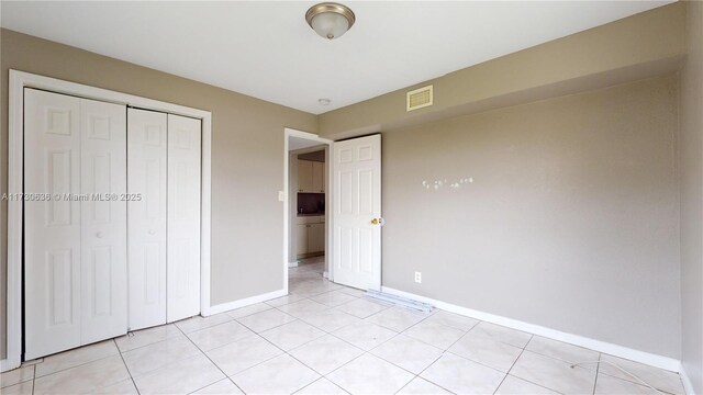 tiled empty room featuring a wealth of natural light and cooling unit