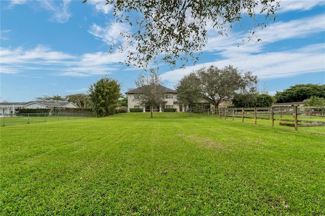 view of yard featuring a rural view