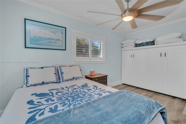 bedroom with crown molding, ceiling fan, and light wood-type flooring