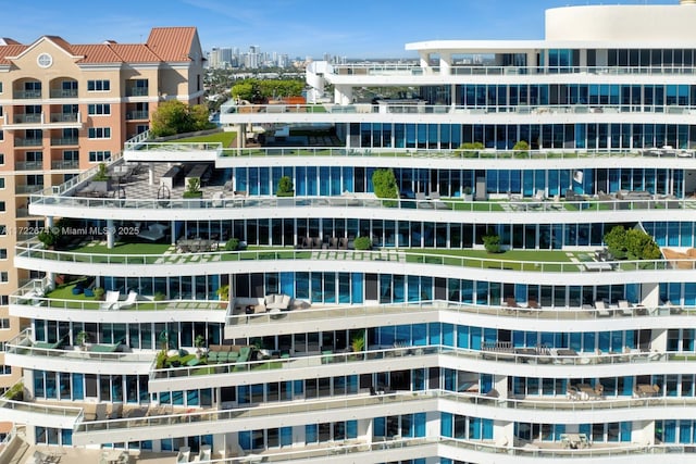 view of building exterior featuring a city view