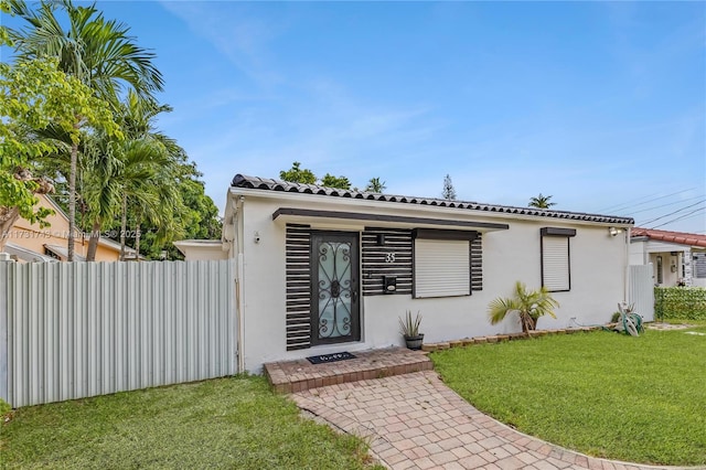 view of front of house with a front lawn