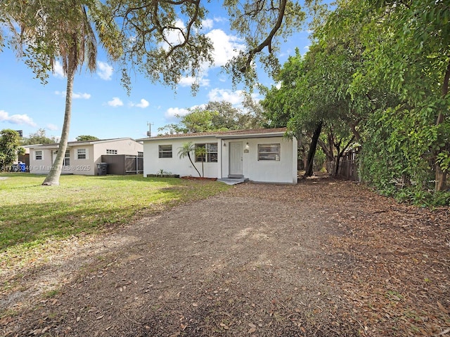 view of front facade with a front lawn