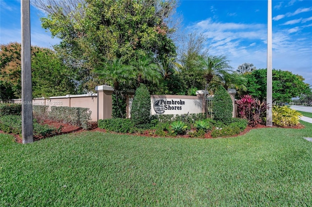 community sign featuring a lawn