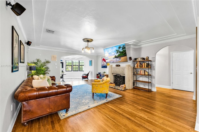 living room featuring hardwood / wood-style flooring and crown molding