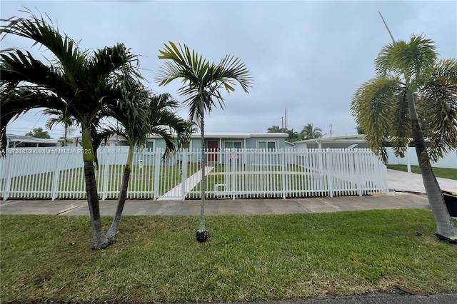 view of swimming pool featuring a yard