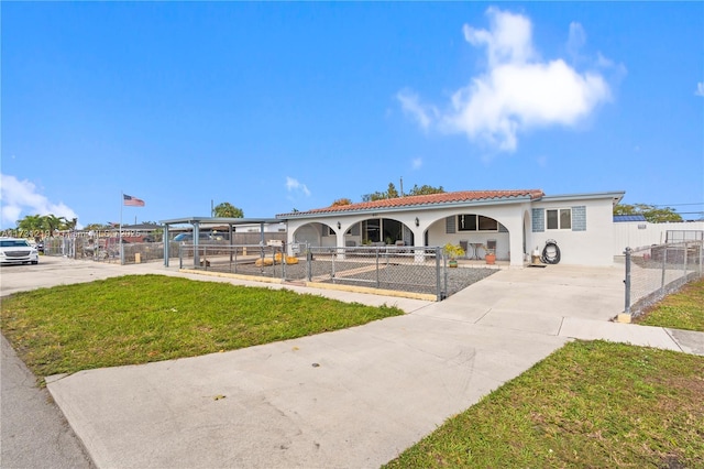 view of front of house with a front lawn