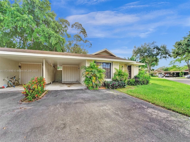 view of front of property with a carport and a front yard