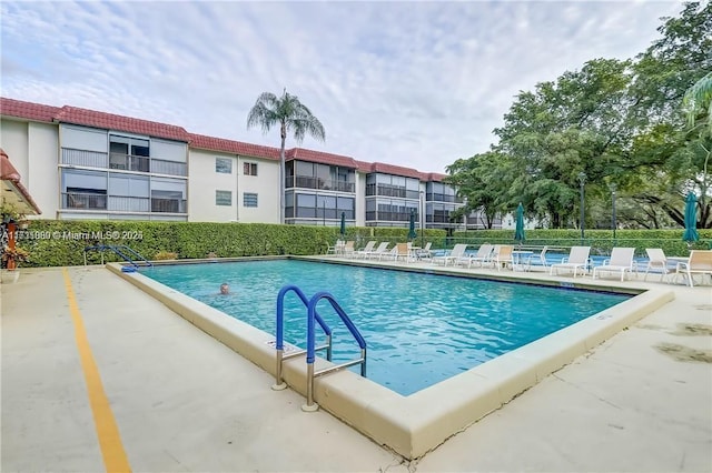 view of swimming pool featuring a patio