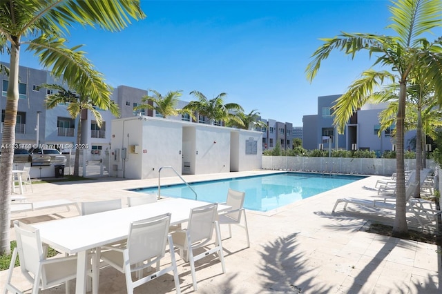 view of swimming pool featuring a patio