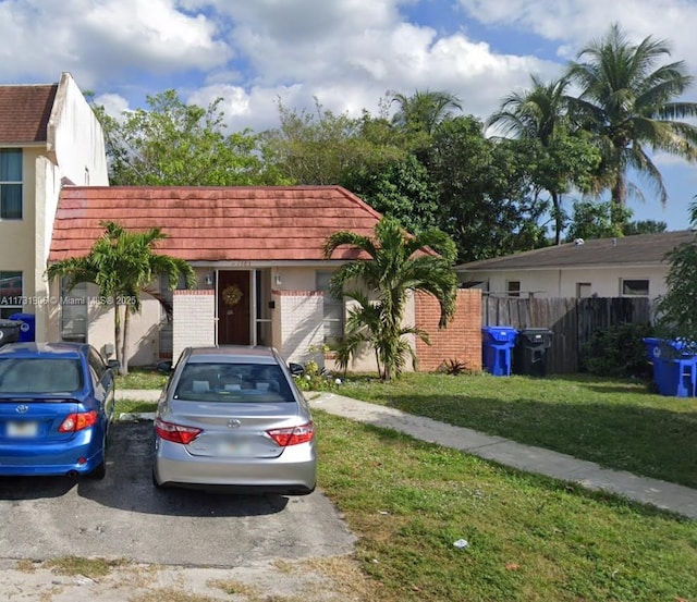 view of front of home with a front lawn