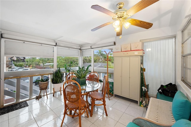 sunroom / solarium with ceiling fan