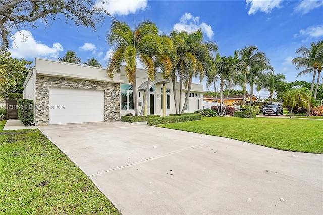 view of front facade featuring a garage and a front lawn