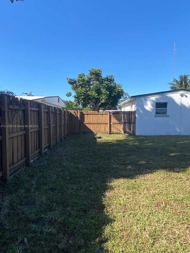 view of yard with a patio