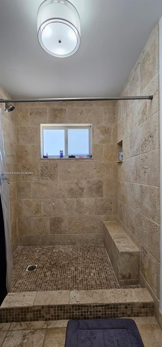 bathroom featuring tiled shower