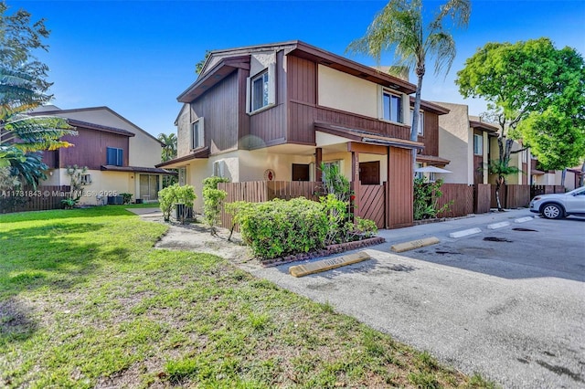 view of front of property with a front yard