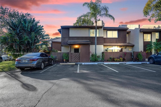 view of front of property