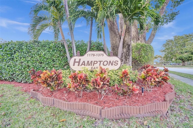 view of community / neighborhood sign