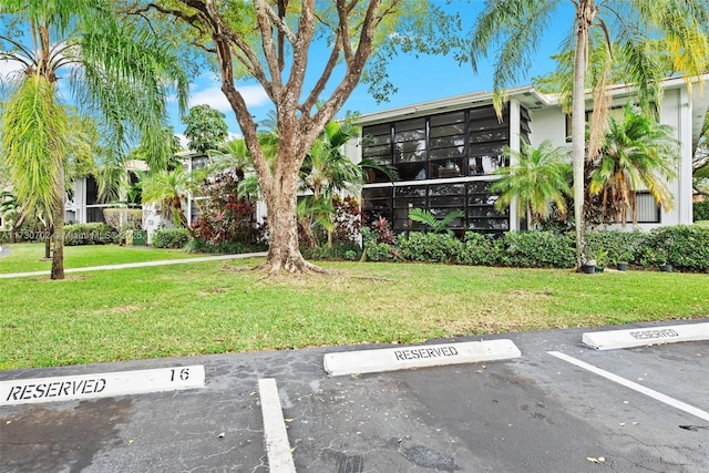 view of home's community featuring a lawn