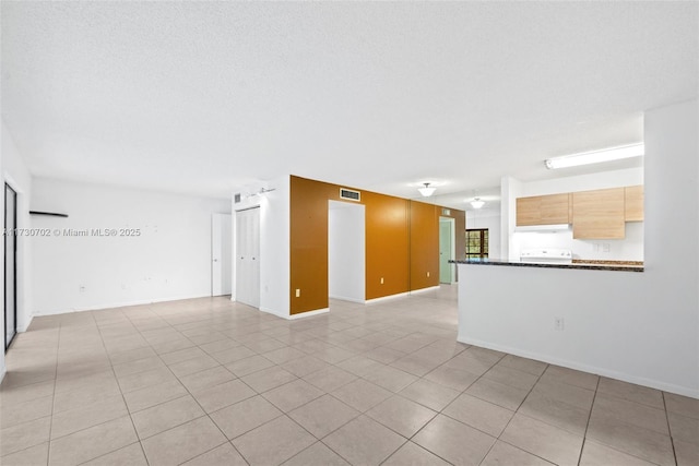 spare room featuring light tile patterned floors