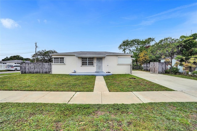 ranch-style house featuring a front lawn