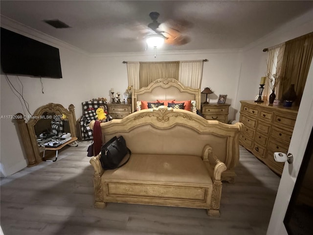 bedroom with crown molding and ceiling fan