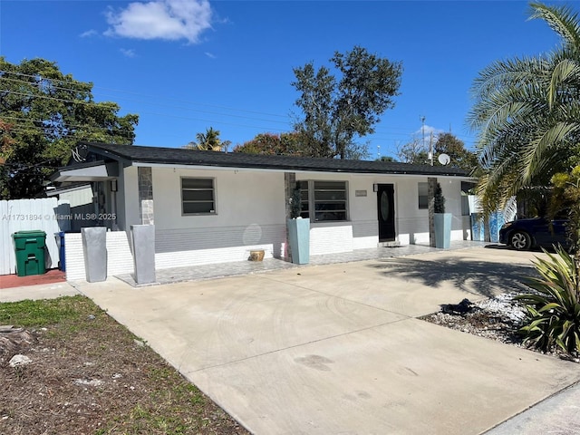 view of front of property