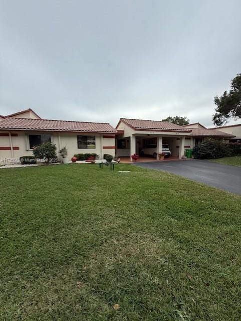 view of front facade featuring a front lawn and a carport