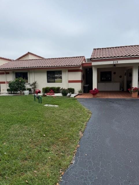 view of front of house featuring a garage and a front lawn