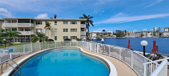 view of pool featuring a water view