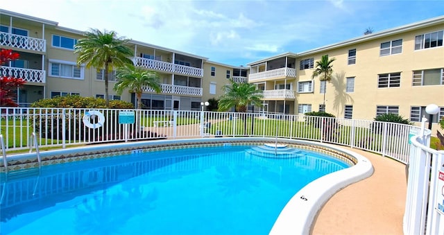 view of swimming pool