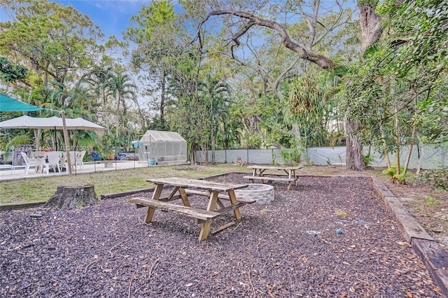 view of yard with an outdoor structure