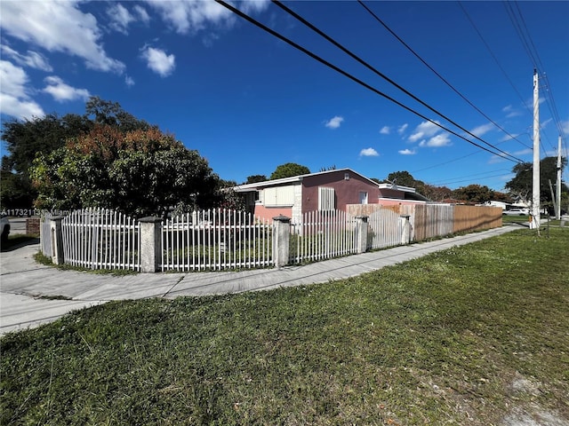 exterior space featuring a lawn