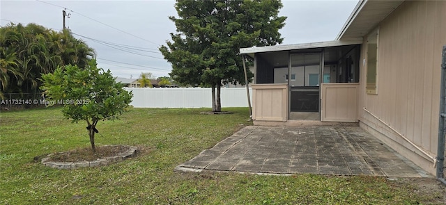 view of yard featuring a patio