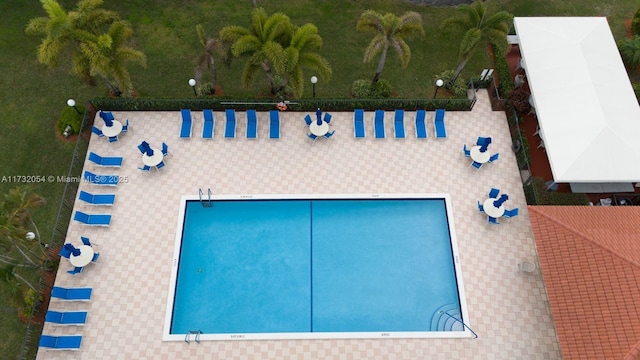 view of swimming pool